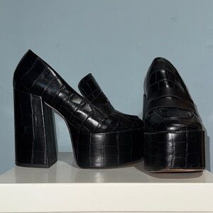 SCHUTZ Black Croc-Embossed Platform Loafers size 5.5 fits 6